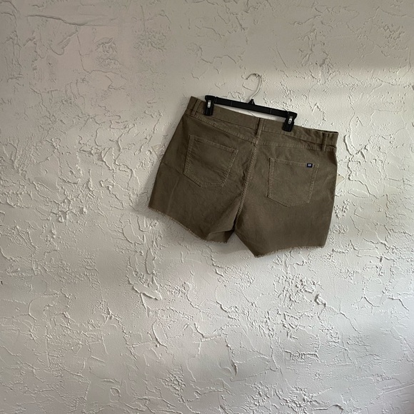 GAP Corduroy Shorts Moss Green 16 Frayed Hem Soft Stretch Ladies Cord BohoCore - Picture 2 of 5